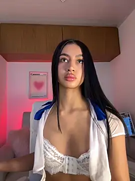 maddy bronw  online show from 09/12/25, 10:21