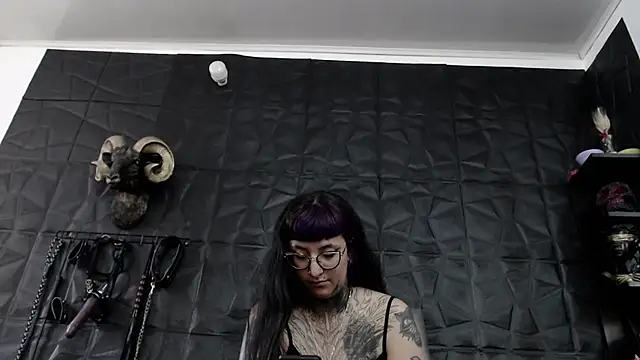 Snapshot of Agata_Darkness chatting on 07/17/26, 04:34 Agata Darkness online show from 07/17/26, 04:34
