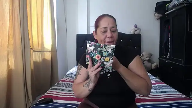 Snapshot of merryymaturee_ chatting on 03/05/25, 01:28 merryymaturee online show from 03/05/25, 01:28