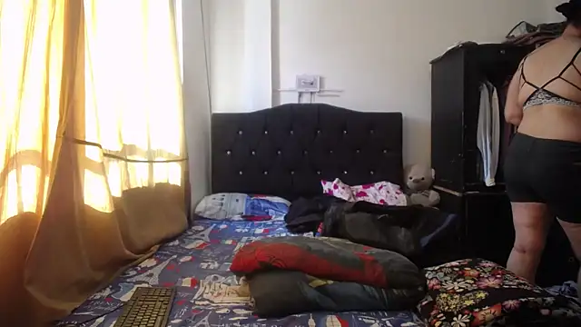 Snapshot of merryymaturee_ chatting on 09/22/25, 01:02 merryymaturee online show from 09/22/25, 01:02