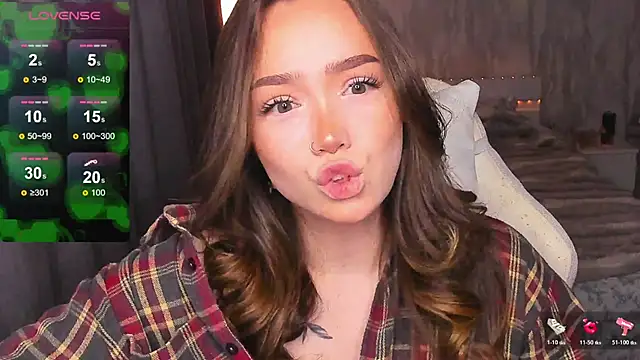 Snapshot of Evia_r0se chatting on 06/20/26, 10:07 Evia r0se online show from 06/20/26, 10:07