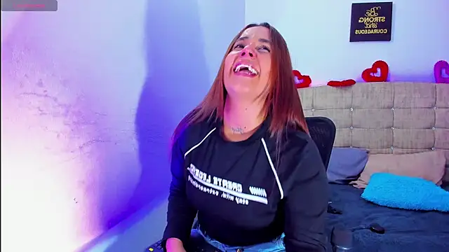 Snapshot of Catherine_summer1 chatting on 12/17/25, 12:27 Catherine summer1 online show from 12/17/25, 12:27