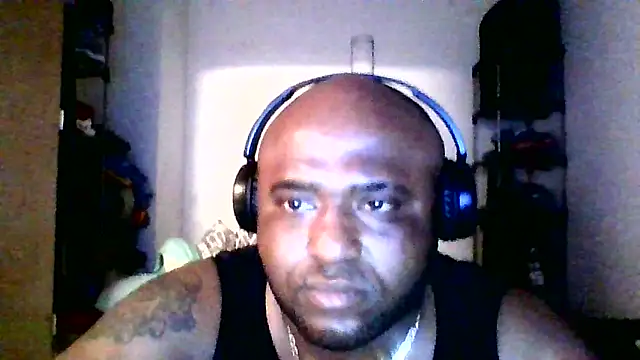 Snapshot of theythick chatting on 05/18/26, 06:19 theythick online show from 05/18/26, 06:19