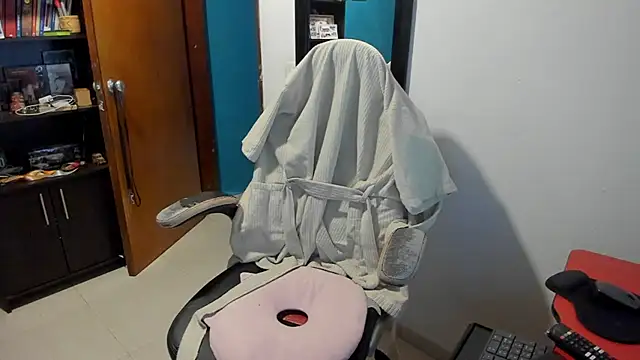 peanut tangerine online show from 11/24/25, 11:04