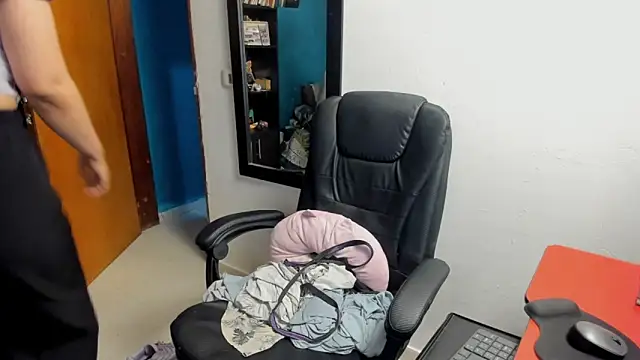 peanut tangerine online show from 01/11/26, 12:26