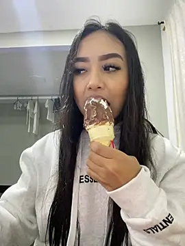 Snapshot of SOPHIACANDY19_ chatting on 12/14/24, 01:17 SOPHIACANDY19  online show from 12/14/24, 01:17