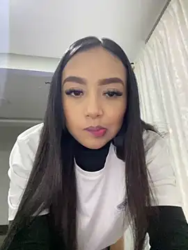 Snapshot of SOPHIACANDY19_ chatting on 12/17/24, 02:12 SOPHIACANDY19  online show from 12/17/24, 02:12