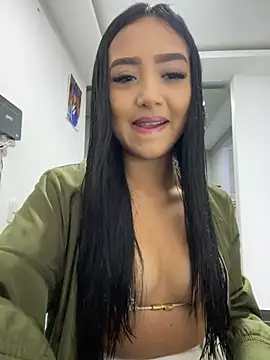 Snapshot of SOPHIACANDY19_ chatting on 01/04/25, 10:24 SOPHIACANDY19  online show from 01/04/25, 10:24