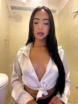 Snapshot of SOPHIACANDY19_ chatting on 10/06/25, 12:24 SOPHIACANDY19  online show from 10/06/25, 12:24