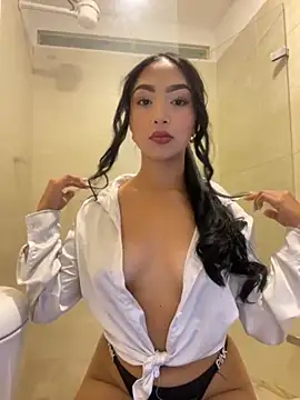 Snapshot of SOPHIACANDY19_ chatting on 10/16/25, 11:17 SOPHIACANDY19  online show from 10/16/25, 11:17