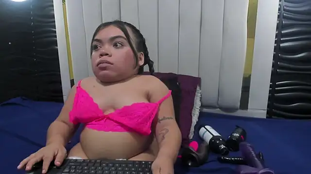 Michelle Brooks online show from 02/04/25, 07:55