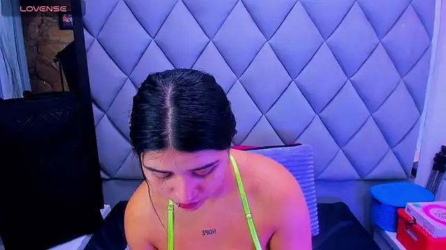 venusowen  online show from 11/27/25, 12:40