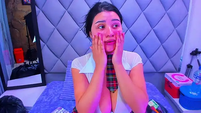 venusowen  online show from 11/29/25, 01:58