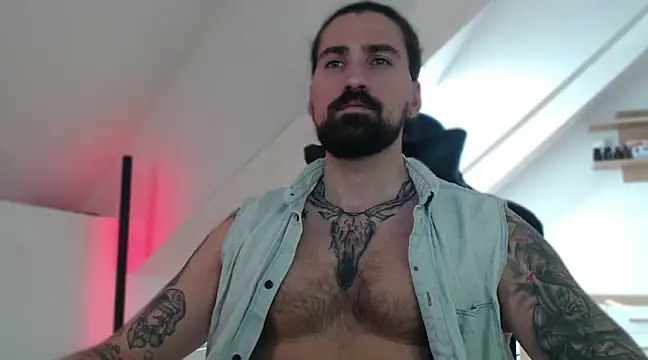 Snapshot of MateoHunk chatting on 01/02/25, 12:46 MateoHunk online show from 01/02/25, 12:46