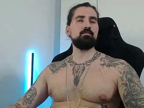 Snapshot of MateoHunk chatting on 10/27/25, 06:01 MateoHunk online show from 10/27/25, 06:01