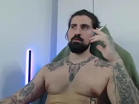 Snapshot of MateoHunk chatting on 10/30/25, 07:03 MateoHunk online show from 10/30/25, 07:03