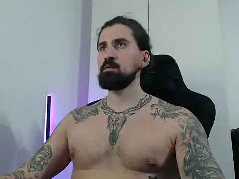 Snapshot of MateoHunk chatting on 11/05/25, 05:46 MateoHunk online show from 11/05/25, 05:46