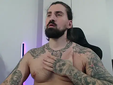 Snapshot of MateoHunk chatting on 11/08/25, 05:56 MateoHunk online show from 11/08/25, 05:56