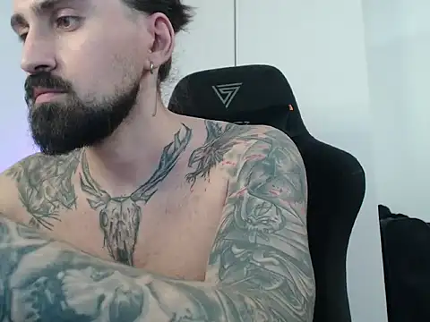 Snapshot of MateoHunk chatting on 11/12/25, 05:24 MateoHunk online show from 11/12/25, 05:24