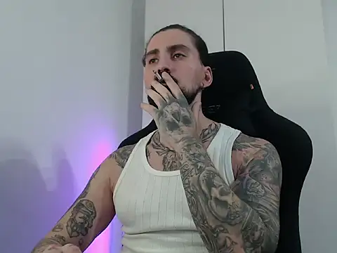 Snapshot of MateoHunk chatting on 11/13/25, 05:45 MateoHunk online show from 11/13/25, 05:45