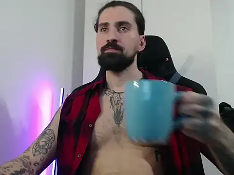 Snapshot of MateoHunk chatting on 11/23/25, 05:35 MateoHunk online show from 11/23/25, 05:35