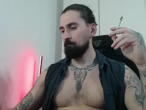 Snapshot of MateoHunk chatting on 11/29/25, 08:01 MateoHunk online show from 11/29/25, 08:01