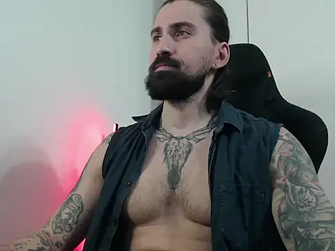 Snapshot of MateoHunk chatting on 11/30/25, 03:16 MateoHunk online show from 11/30/25, 03:16