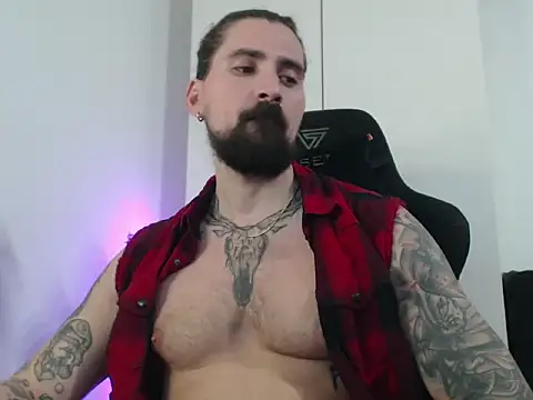 Snapshot of MateoHunk chatting on 12/15/25, 06:45 MateoHunk online show from 12/15/25, 06:45