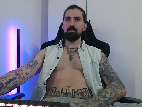 Snapshot of MateoHunk chatting on 03/19/26, 06:23 MateoHunk online show from 03/19/26, 06:23