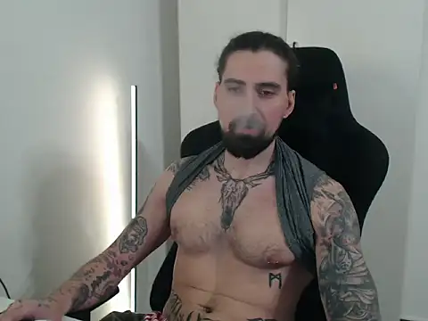 Snapshot of MateoHunk chatting on 05/14/26, 12:45 MateoHunk online show from 05/14/26, 12:45