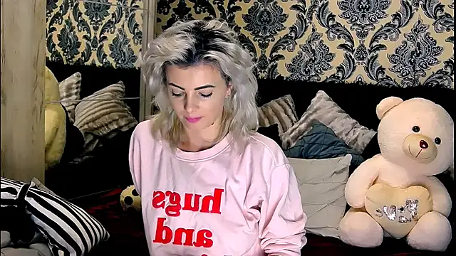 Snapshot of Aly_girl1 chatting on 12/12/24, 04:53 Aly girl1 online show from 12/12/24, 04:53