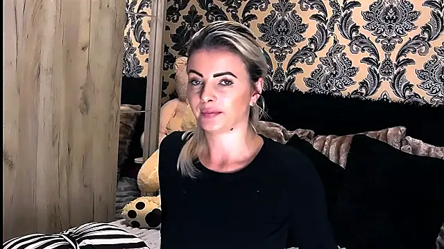 Snapshot of Aly_girl1 chatting on 01/10/25, 01:09 Aly girl1 online show from 01/10/25, 01:09