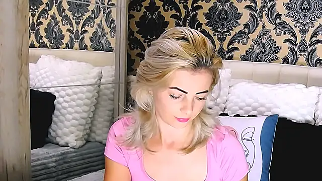 Snapshot of Aly_girl1 chatting on 09/22/25, 09:00 Aly girl1 online show from 09/22/25, 09:00