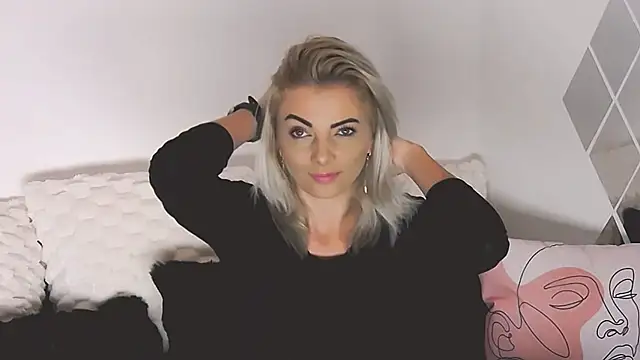 Snapshot of Aly_girl1 chatting on 11/01/25, 11:01 Aly girl1 online show from 11/01/25, 11:01