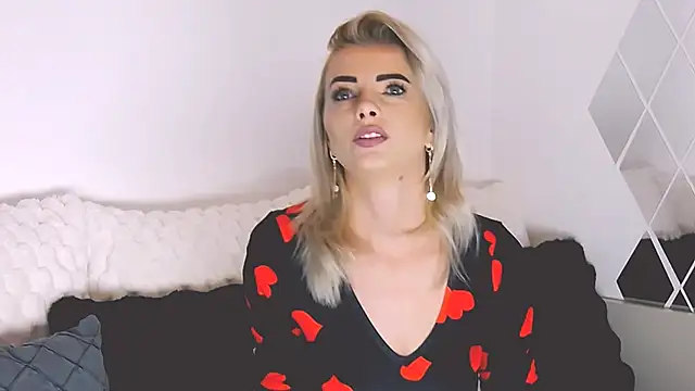 Snapshot of Aly_girl1 chatting on 11/02/25, 11:23 Aly girl1 online show from 11/02/25, 11:23