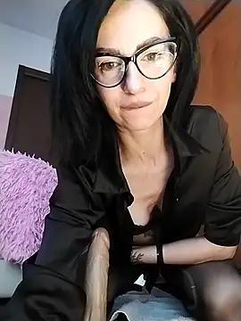 Snapshot of dahlia_82 chatting on 05/12/26, 08:44 dahlia 82 online show from 05/12/26, 08:44