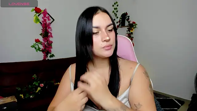 Snapshot of Emic_ chatting on 02/16/25, 03:05 Emic  online show from 02/16/25, 03:05