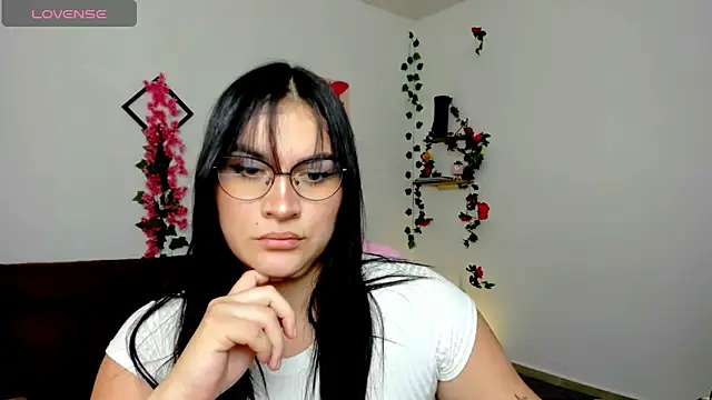 Snapshot of Emic_ chatting on 02/26/25, 07:16 Emic  online show from 02/26/25, 07:16