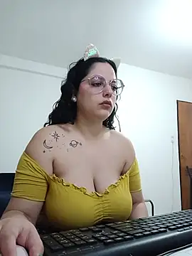 Snapshot of babyluna939 chatting on 07/04/26, 04:46 babyluna939 online show from 07/04/26, 04:46