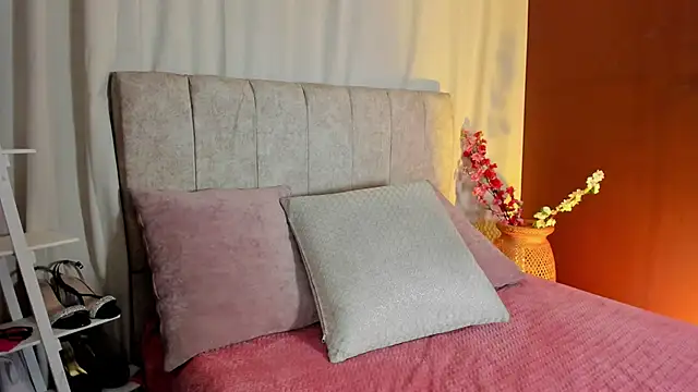 Little Ivy online show from 09/25/25, 07:06