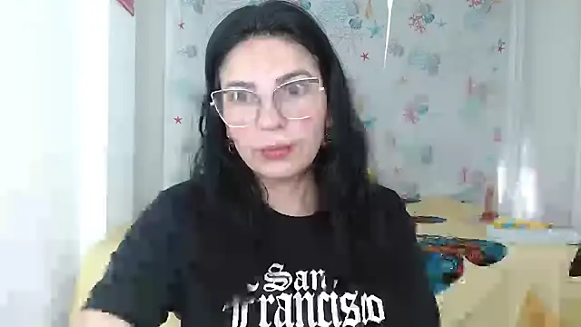 Snapshot of anybellucci43 chatting on 12/20/24, 06:45 anybellucci43 online show from 12/20/24, 06:45