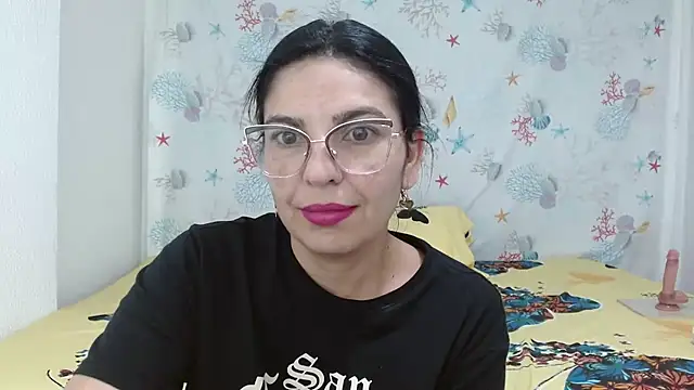 Snapshot of anybellucci43 chatting on 12/21/24, 03:25 anybellucci43 online show from 12/21/24, 03:25
