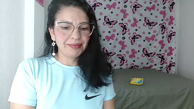 Snapshot of anybellucci43 chatting on 12/27/24, 02:47 anybellucci43 online show from 12/27/24, 02:47