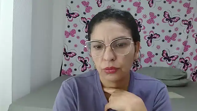 Snapshot of anybellucci43 chatting on 01/08/25, 03:08 anybellucci43 online show from 01/08/25, 03:08