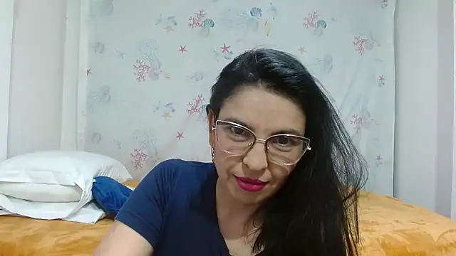 Snapshot of anybellucci43 chatting on 03/08/25, 04:01 anybellucci43 online show from 03/08/25, 04:01