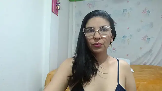 Snapshot of anybellucci43 chatting on 03/10/25, 02:39 anybellucci43 online show from 03/10/25, 02:39