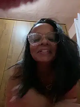 Snapshot of lomagata chatting on 06/08/26, 02:45 lomagata online show from 06/08/26, 02:45