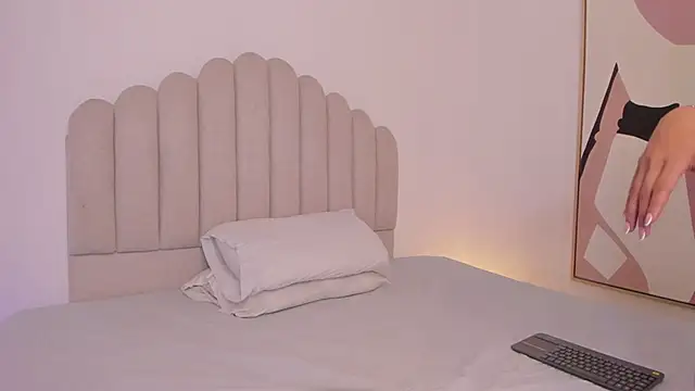 Snapshot of valerysantos_ chatting on 05/26/26, 12:12 valerysantos online show from 05/26/26, 12:12