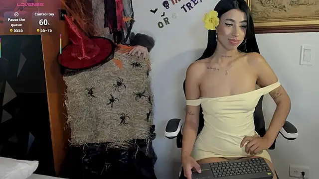 Wendy Marchall online show from 10/27/25, 07:07