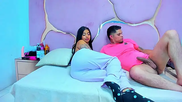 Snapshot of MelissaAndZeuss chatting on 12/23/24, 06:44 MelissaAndZeuss online show from 12/23/24, 06:44